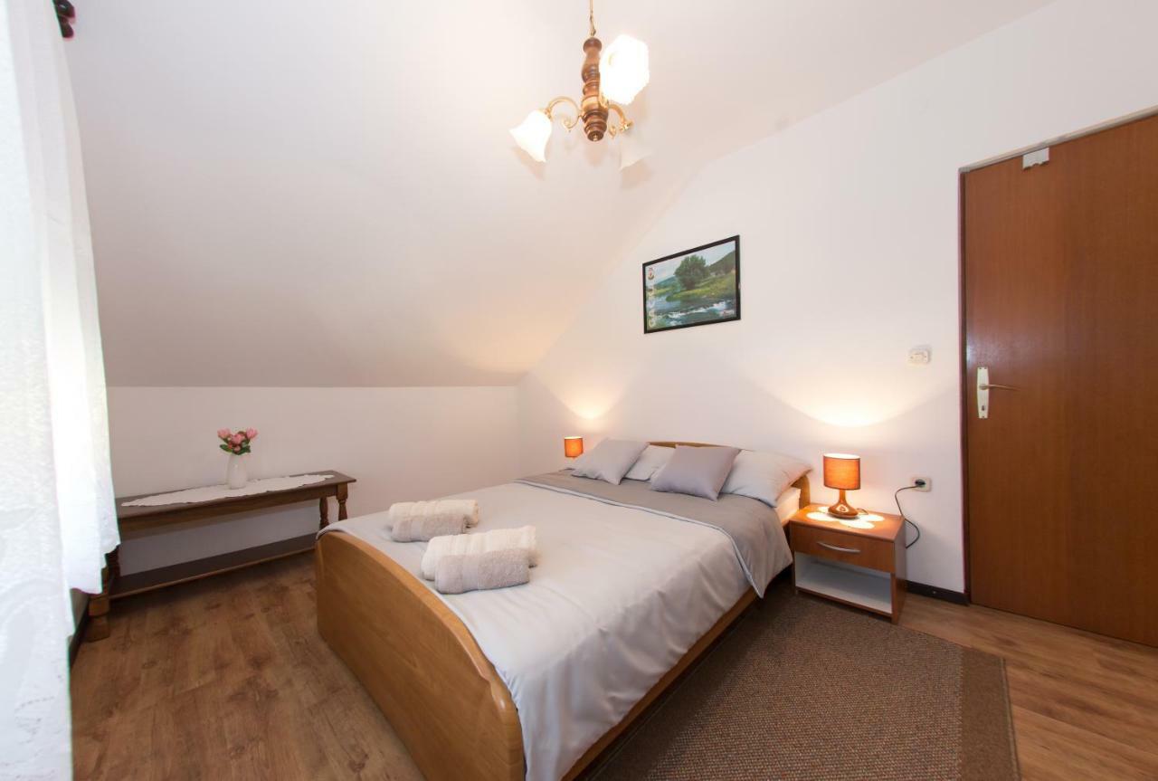 Apartman Dubravcic Appartement Otočac Buitenkant foto
