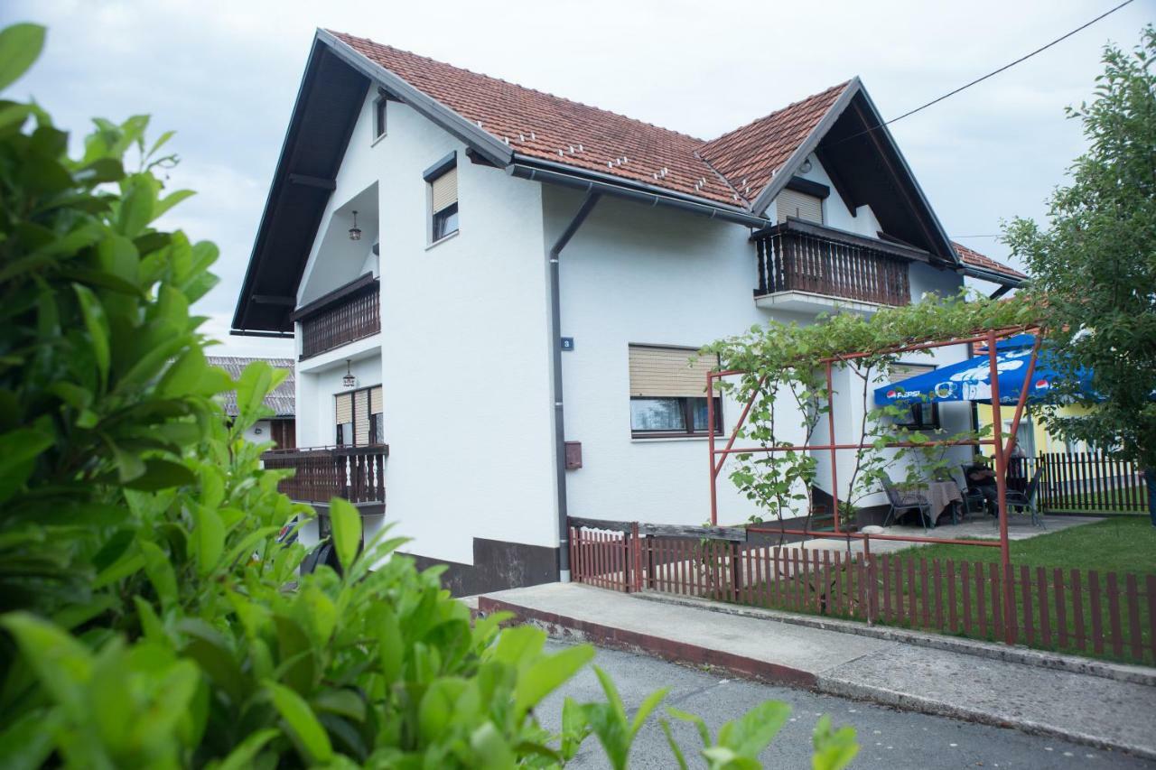 Apartman Dubravcic Appartement Otočac Buitenkant foto