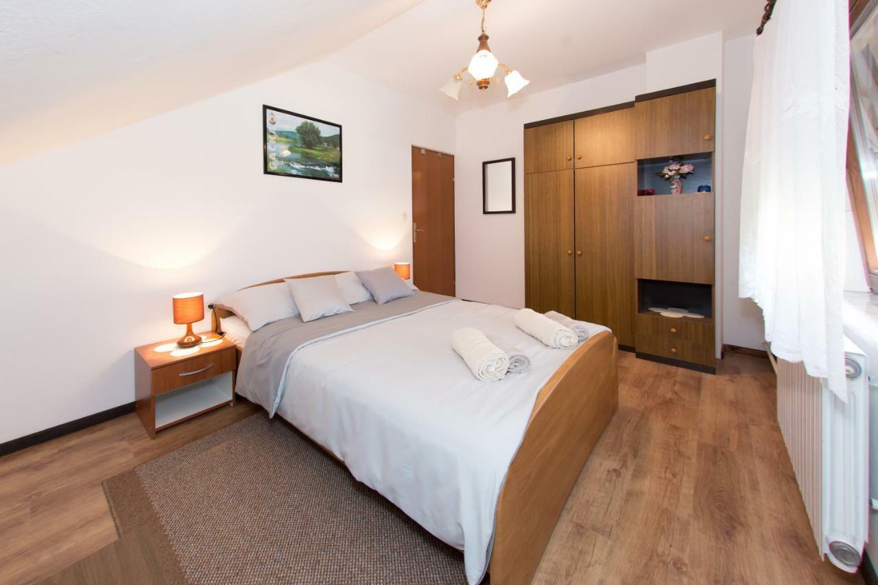 Apartman Dubravcic Appartement Otočac Buitenkant foto
